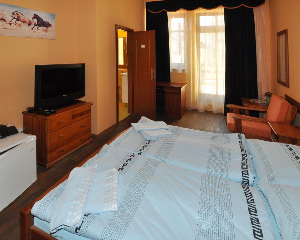 Hotel U Radnice Louny Exterior foto