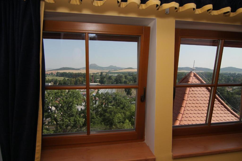 Hotel U Radnice Louny Exterior foto