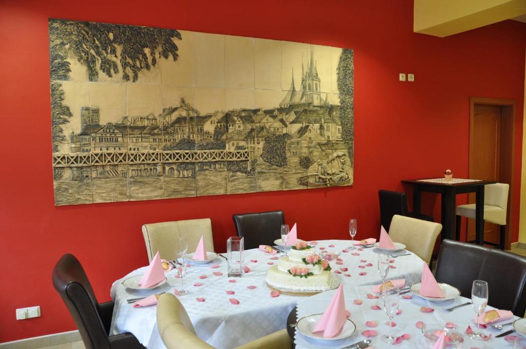 Hotel U Radnice Louny Exterior foto